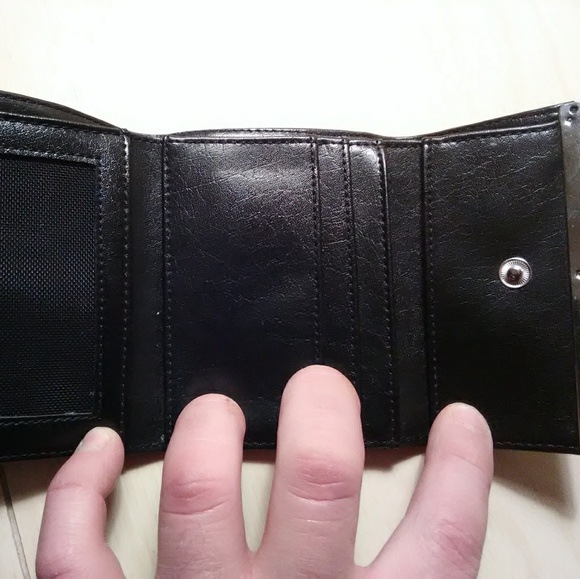 Guess Wallet - Picture 2 of 3